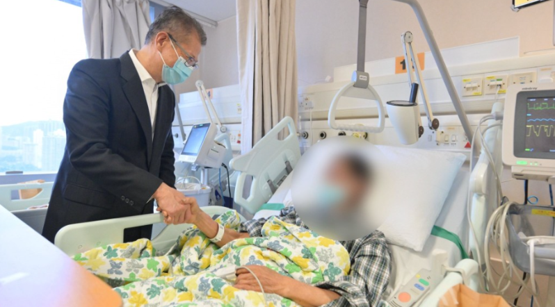 陳茂波赴醫(yī)院探傷者