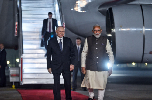 莫迪親自迎接普京