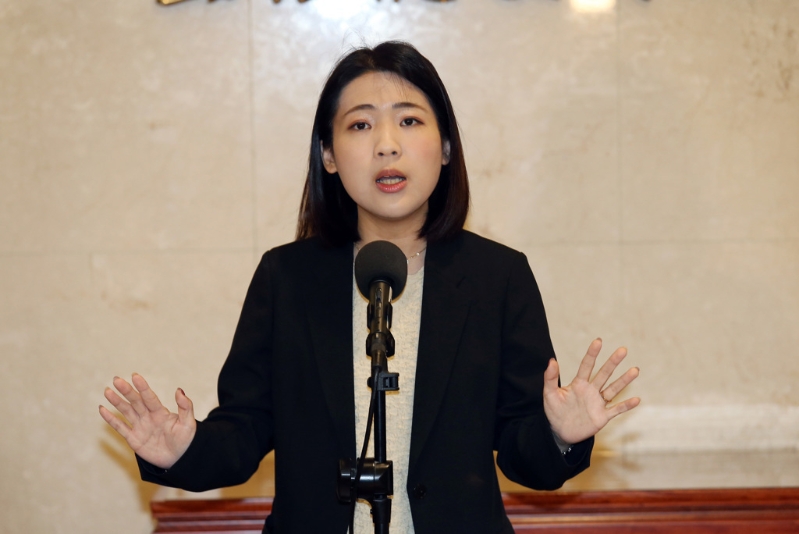 徐巧芯被黑“論文抄襲”