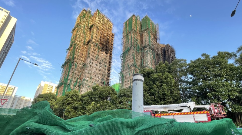 所有正進(jìn)行大維修的樓宇，須在上周六（6日）或以前將棚網(wǎng)下架。