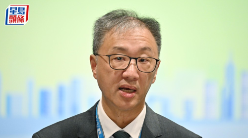 大埔宏福苑火災(zāi)獨(dú)立委員會(huì)主席陸啟康會(huì)見傳媒。