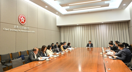 為確保各部門能迅速落實(shí)并配合獨(dú)立委員會(huì)工作，政務(wù)司司長陳國基在行政長官宣布委任后，隨即于傍晚召集各相關(guān)政策局和部門舉行會(huì)議。