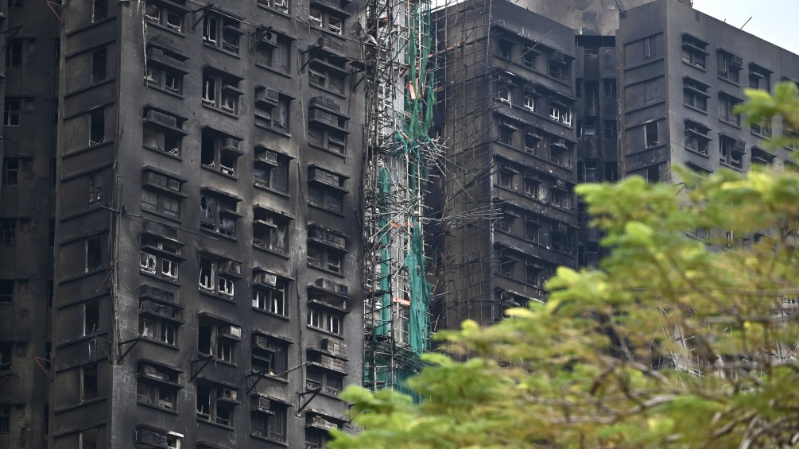 開始移除3幢大廈已燒毀外墻棚架