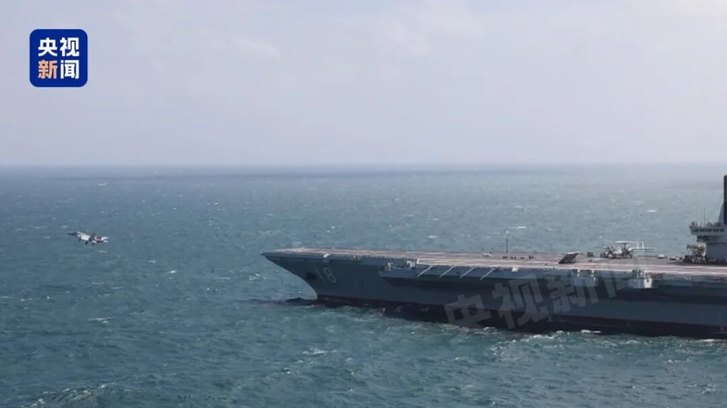 福建艦放飛艦載機