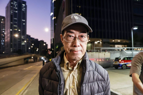 舊主席鄧國權(quán)離開廉署總部。