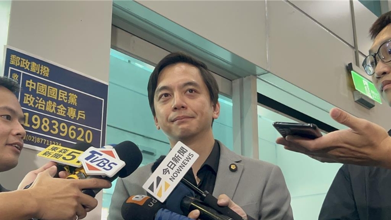 國民黨“立委”牛煦庭18日于國民黨中央黨部受訪。