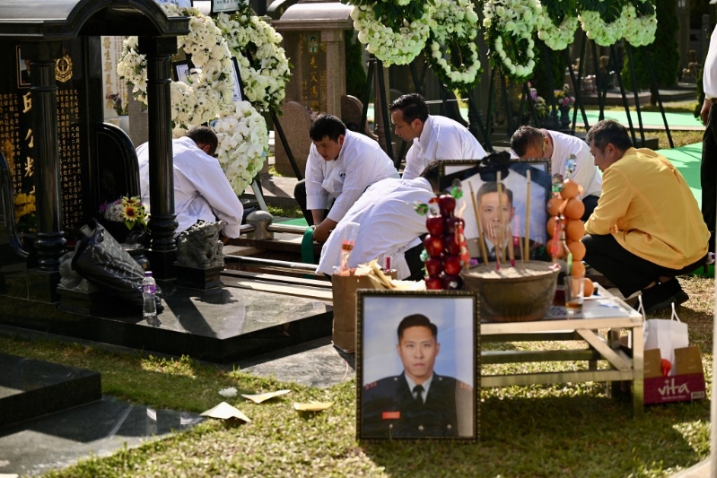 偉豪長埋浩園，終年37歲。