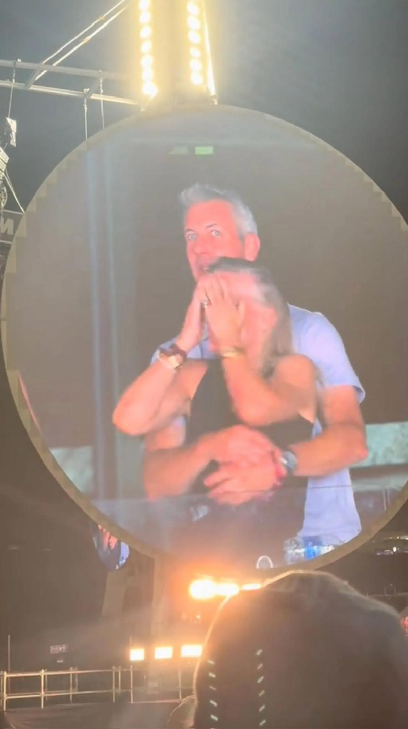 Andy與Kristin被拍到時(shí)即躲避鏡頭。