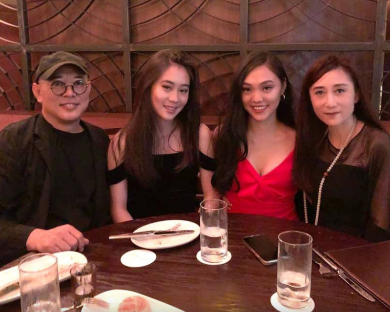 李連杰與利智育有兩女。