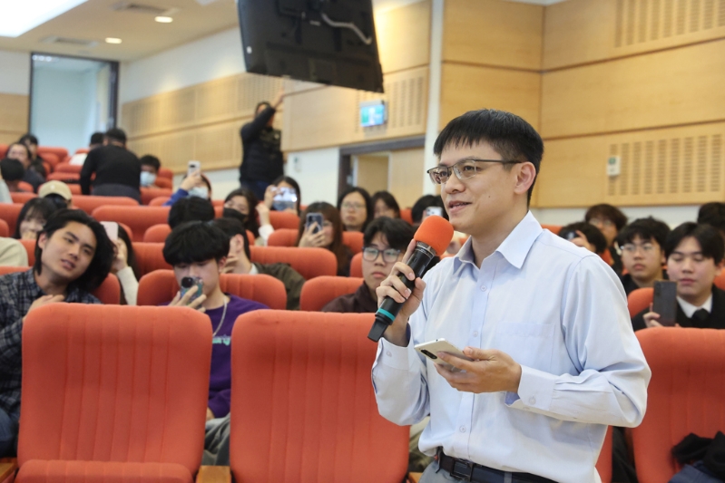 鄭麗文嗆陳方隅太沒大腦