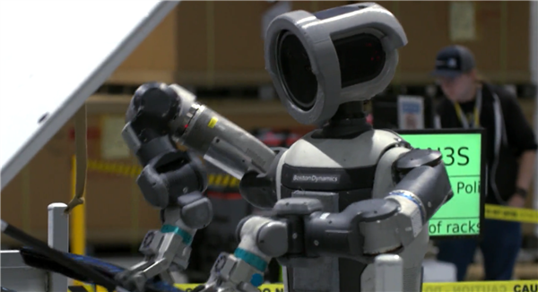 波士頓動(dòng)力人形機(jī)器人亮相CES 計(jì)劃2028年進(jìn)廠造車