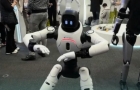 中國(guó)機(jī)器人"刷屏"CES，智元全系列出征美國(guó)，獲英偉達(dá)黃仁勛點(diǎn)名認(rèn)可