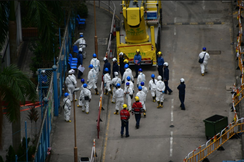 2025年12月23日，獨(dú)立委員會進(jìn)入宏福苑火災(zāi)現(xiàn)場視察。