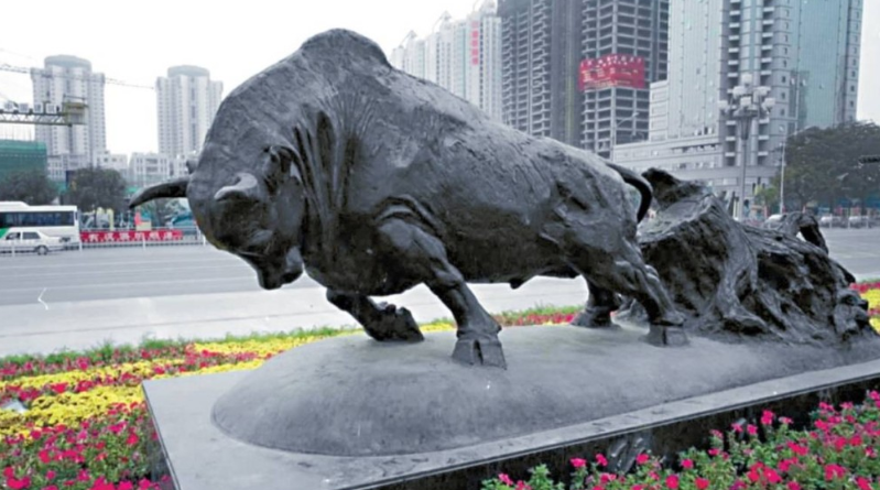 雕塑大師潘鶴創(chuàng)作了深圳《開荒?！返鹊袼茏髌贰?/></a></p><p style=