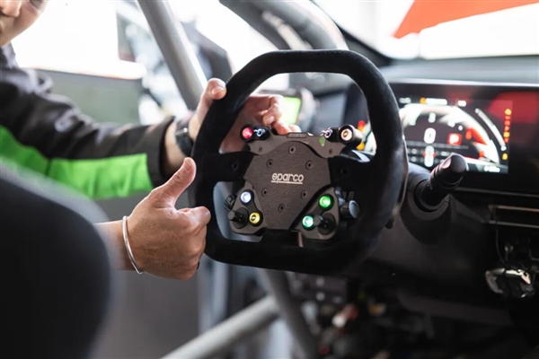 國產(chǎn)最強2.0T！ 廣汽傳祺推出影豹R N1賽車：可合法出街