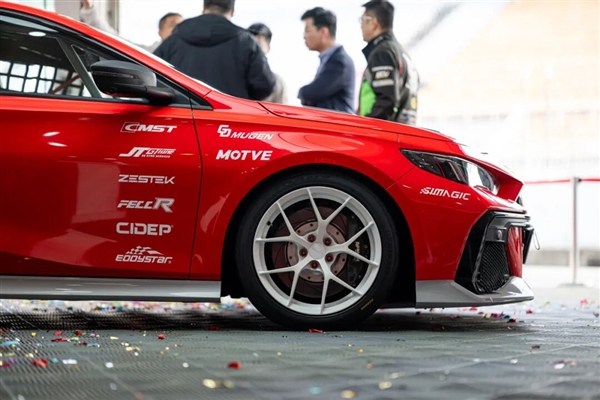 國產(chǎn)最強2.0T！ 廣汽傳祺推出影豹R N1賽車：可合法出街