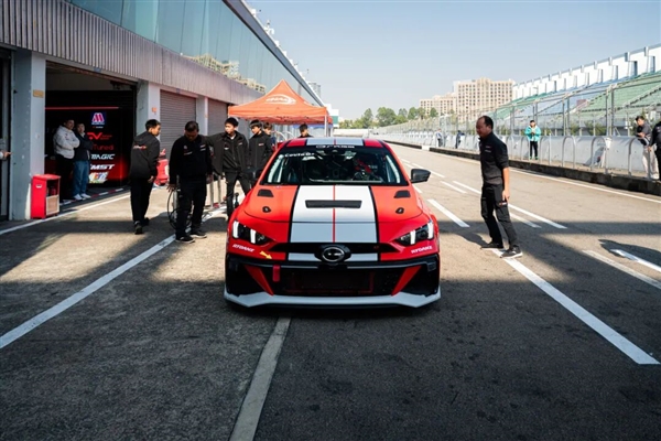 國產(chǎn)最強2.0T！ 廣汽傳祺推出影豹R N1賽車：可合法出街