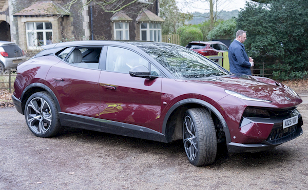 英國國王自購的新車到了 全部用中國零部件組裝而成