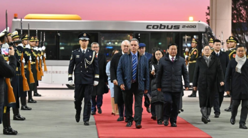 烏拉圭總統(tǒng)奧爾西抵達(dá)北京