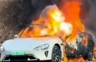 “充完電拔槍就開始冒煙！”遼寧一小米SU7充電后起火，整車瞬間燒成空骨架