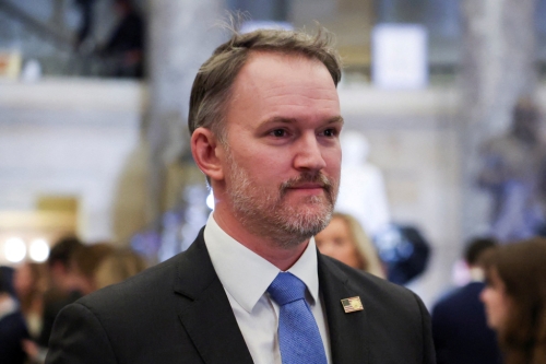 美國(guó)貿(mào)易代表格里爾24日在華府國(guó)會(huì)山莊準(zhǔn)備聆聽總統(tǒng)特朗普發(fā)表國(guó)情咨文