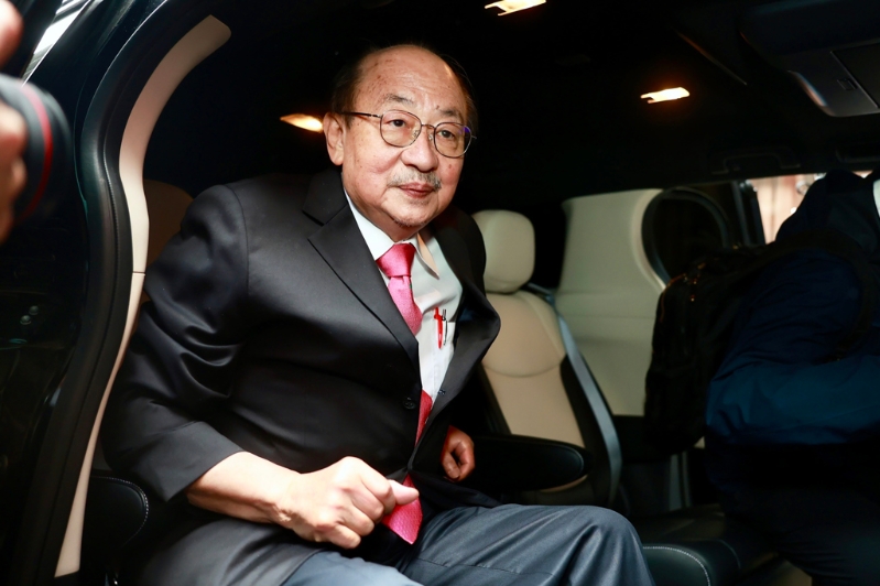 萬年總召交棒 萬年總召交棒