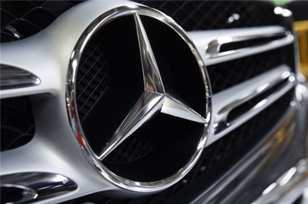 BBA老大地位不保！奔馳2025年在華營(yíng)收大跌29% 全球利潤(rùn)直接腰斬
