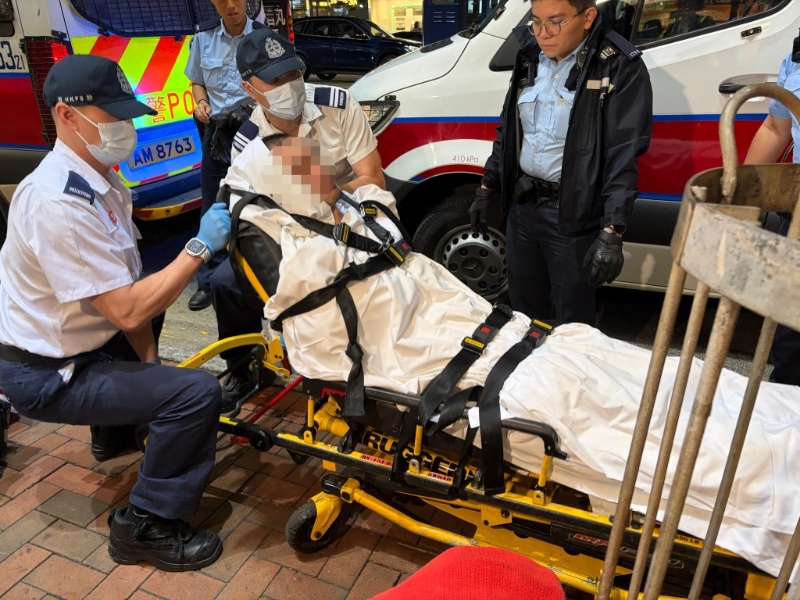 疑犯被五花大綁送院。