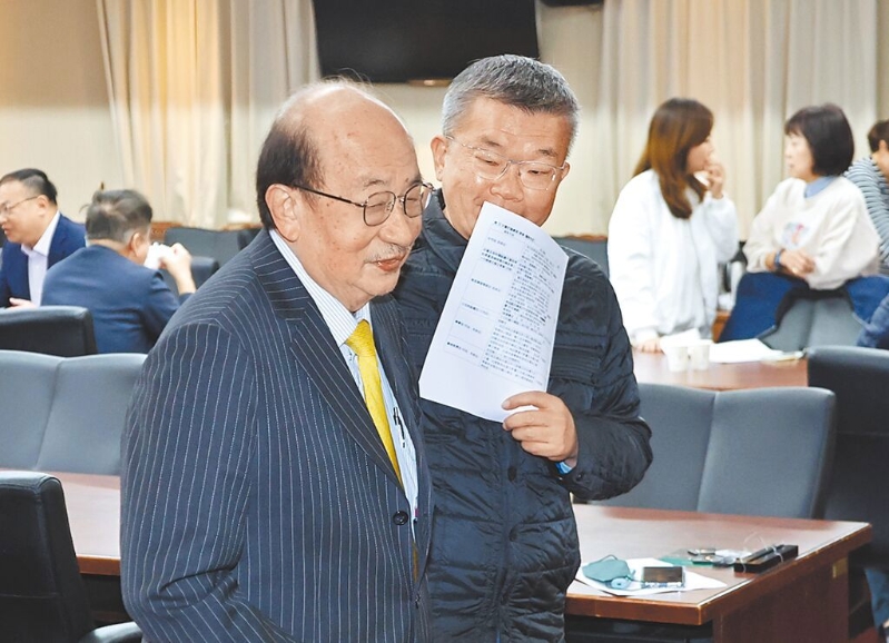 “萬年總召”柯建銘下臺(tái) “萬年總召”柯建銘下臺(tái)