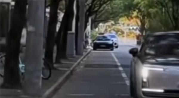 因加速、倒放宣傳視頻引發(fā)爭議 兩家鴻蒙智行用戶中心公開致歉